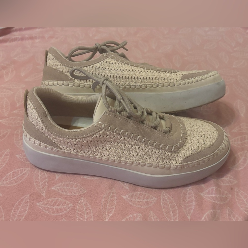Outwoods Woven Lace-Up Women's Sneakers in Cream and Tan Size 10 worn 2 times